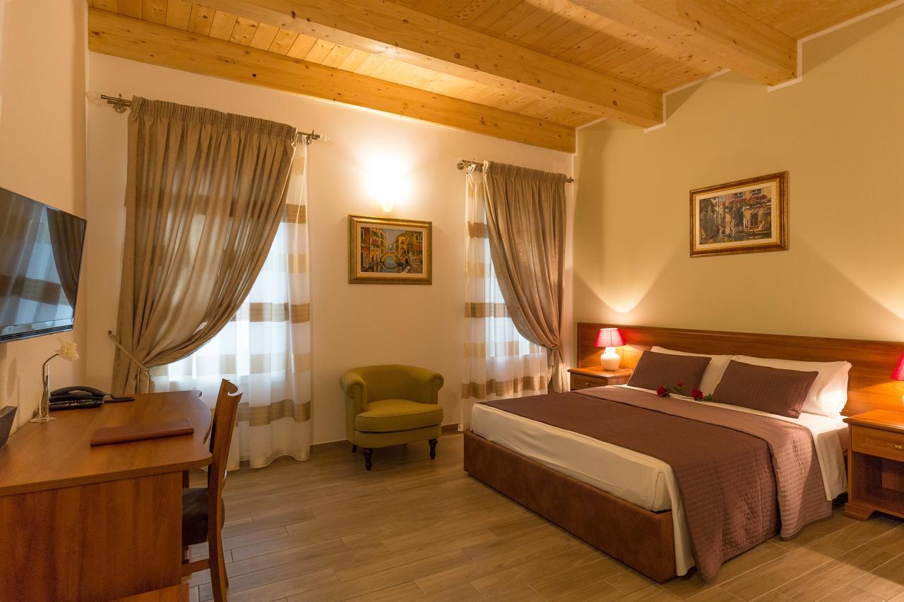Villa Cavour Comacchio Szoba fotó